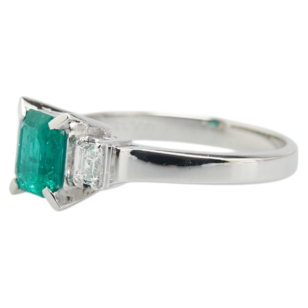 Pt900 プラチナ エメラルド0.805ct ダイヤ0.30ct リング 指輪 レディース 13号 【中古】