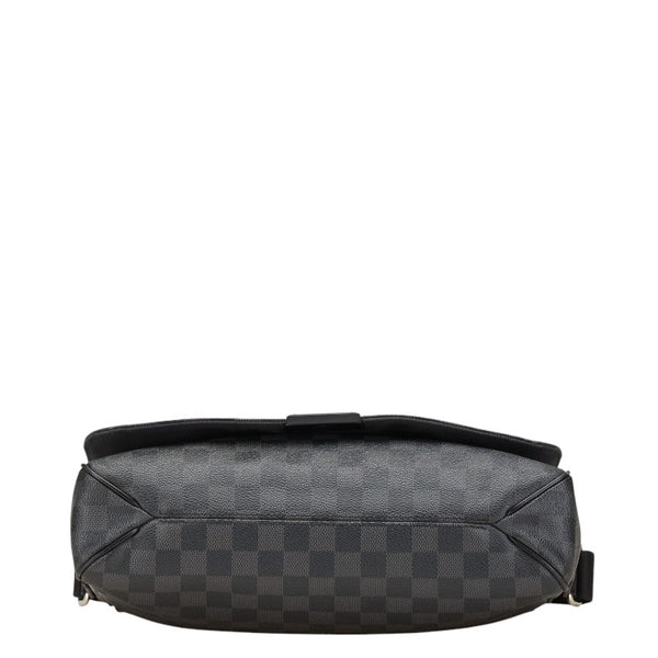 ルイ ヴィトン ダミエ グラフィット ディストリクトMM ショルダーバッグ N41272 ブラック PVC レザー メンズ LOUIS VUITTON 【中古】