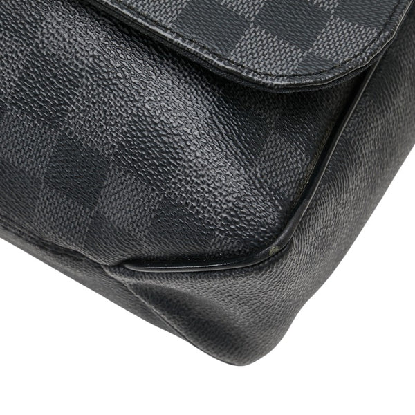ルイ ヴィトン ダミエ グラフィット ディストリクトMM ショルダーバッグ N41272 ブラック PVC レザー メンズ LOUIS VUITTON 【中古】
