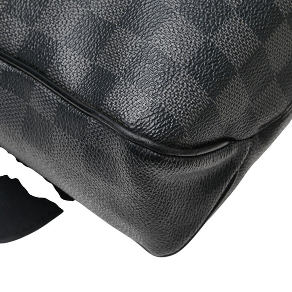 ルイ ヴィトン ダミエ グラフィット ディストリクトMM ショルダーバッグ N41272 ブラック PVC レザー メンズ LOUIS VUITTON 【中古】