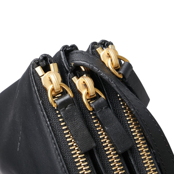 セリーヌ トリオ スモール 斜め掛け ショルダーバッグ ブラック レザー レディース CELINE 【中古】