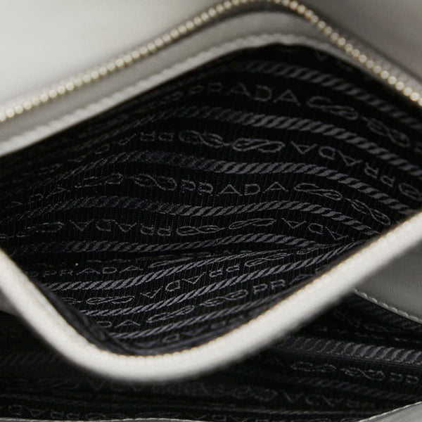 プラダ スタッズ 斜め掛け ショルダーバッグ  グレー レザー レディース PRADA 【中古】