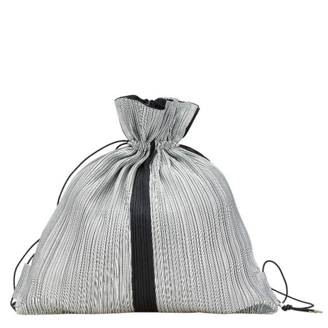 イッセイミヤケ プリーツ 巾着 リュック バックパック グレー ブラック ポリエステル レディース ISSEY MIYAKE 【中古】