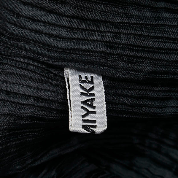 イッセイミヤケ プリーツ 巾着 リュック バックパック グレー ブラック ポリエステル レディース ISSEY MIYAKE 【中古】