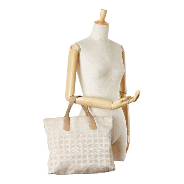 シャネル ニュートラベルライン トートMM トートバッグ ハンドバッグ ベージュ ナイロン レザー レディース CHANEL 【中古】