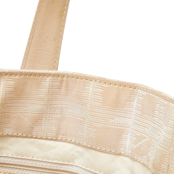 シャネル ニュートラベルライン トートMM トートバッグ ハンドバッグ ベージュ ナイロン レザー レディース CHANEL 【中古】