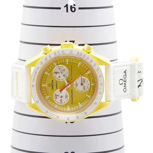 オメガ ×スウォッチ ムーンスウォッチ MISSION TO THE SUN 腕時計 SO33J100 クオーツ イエロー文字盤 セラミック ナイロン メンズ OMEGA 【中古】