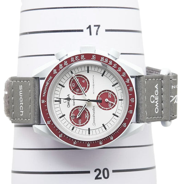 オメガ ×スウォッチ ムーンスウォッチ MISSION TO PLUTO 腕時計 SO33M101 クオーツ ホワイト文字盤 セラミック ナイロン メンズ OMEGA 【中古】