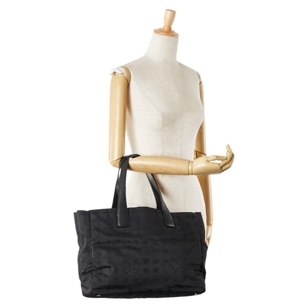 シャネル ニュートラベルライン トートMM トートバッグ ハンドバッグ ブラック ナイロン レザー レディース CHANEL 【中古】
