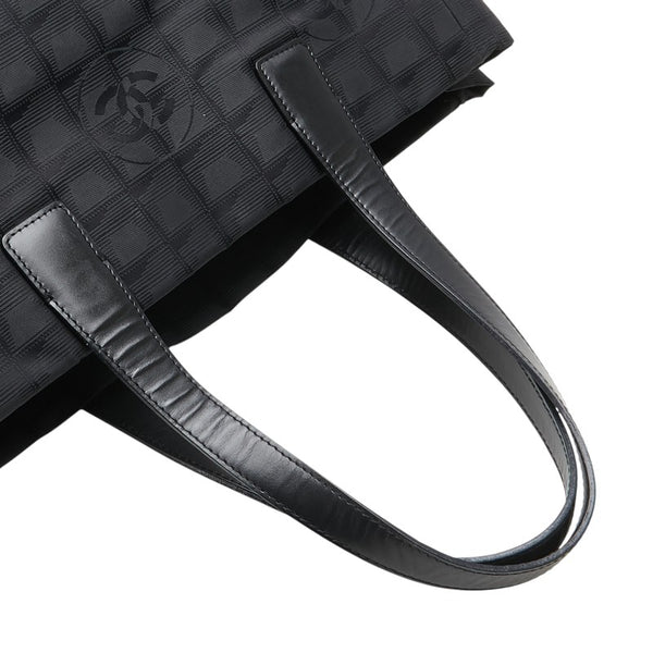 シャネル ニュートラベルライン トートMM トートバッグ ハンドバッグ ブラック ナイロン レザー レディース CHANEL 【中古】