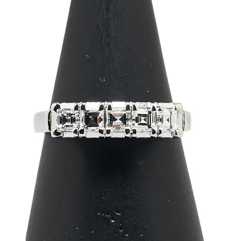 Pt900 プラチナ ダイヤ0.59ct 一文字 リング 指輪 レディース 8.5号 【中古】