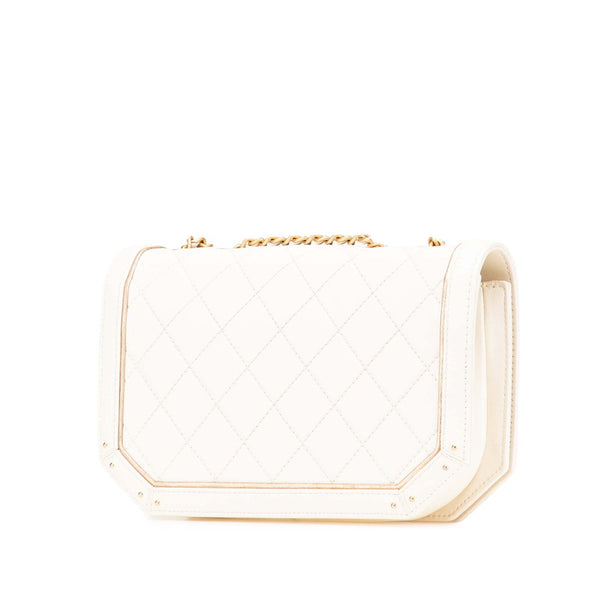 シャネル マトラッセ ココマーク ショルダーバッグ ホワイト ゴールド ラムスキン レディース CHANEL 【中古】