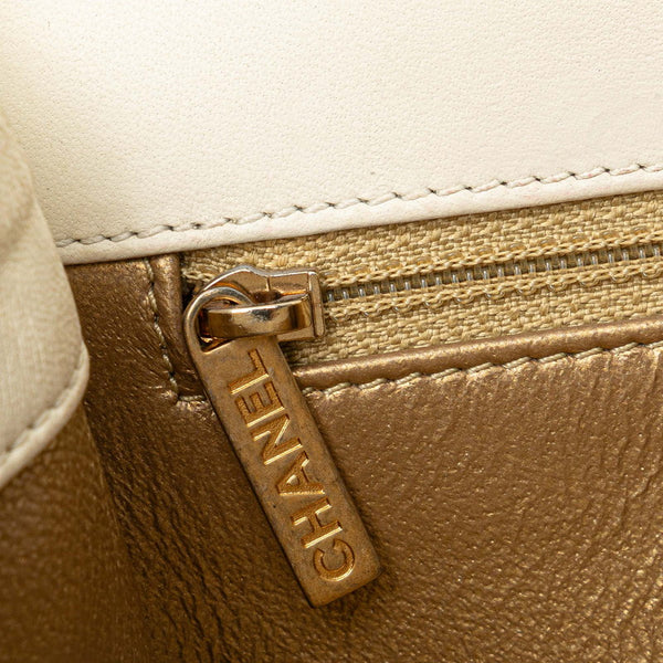 シャネル マトラッセ ココマーク ショルダーバッグ ホワイト ゴールド ラムスキン レディース CHANEL 【中古】