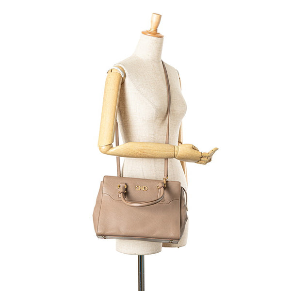 サルヴァトーレフェラガモ ガンチーニ ショルダーバッグ ハンドバッグ 2WAY 21F317 グレージュ レザー レディース Salvatore Ferragamo 【中古】