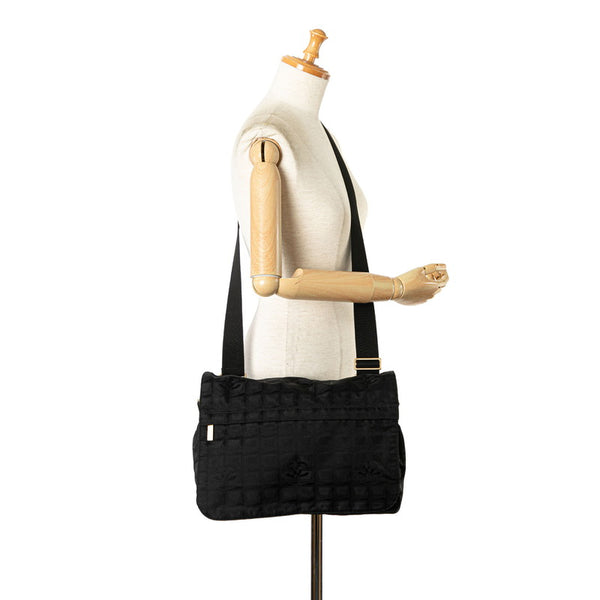 シャネル ニュートラベルライン  ショルダーバッグ ブラック キャンバス レディース CHANEL 【中古】