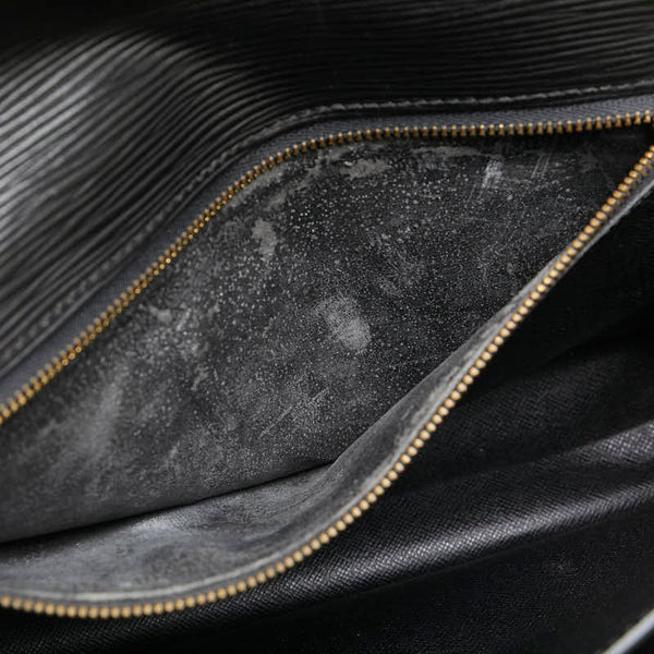 ルイ ヴィトン エピ セリエ ドラゴンヌ クラッチバッグ セカンドバッグ M52612 ノワール ブラック レザー メンズ LOUIS VUITTON 【中古】
