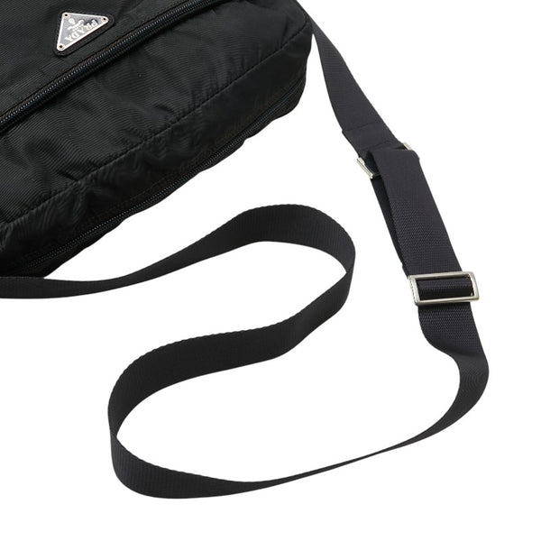 プラダ 三角ロゴプレート 斜め掛け ショルダーバッグ ブラック ナイロン レディース PRADA 【中古】