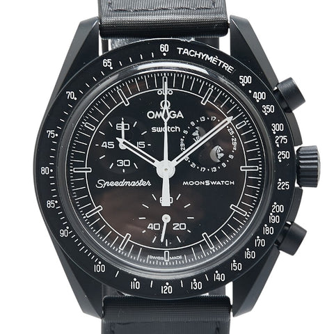 オメガ ×スウォッチ スヌーピー MISSION TO THE MOONPHASE - NEW MOON 腕時計 SO33B700 クオーツ ブラック文字盤 セラミック ナイロン メンズ OMEGA 【中古】