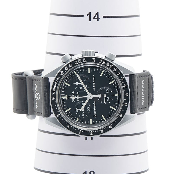 オメガ ×スウォッチ ムーンスウォッチ MISSION TO THE MOON 腕時計 SO33M100 クオーツ ブラック文字盤 セラミック ナイロン メンズ OMEGA 【中古】