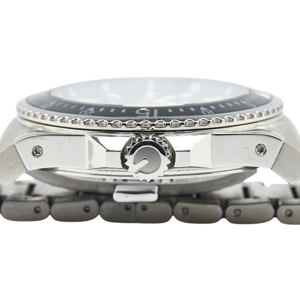 グッチ DIVE ダイブ 腕時計 YA136212 クオーツ ブラック文字盤 ステンレススチール メンズ GUCCI 【中古】