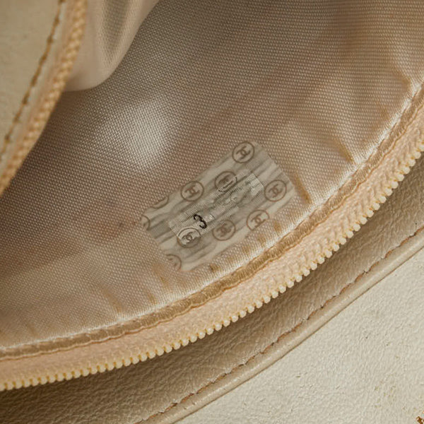 シャネル トリプルココマーク ショルダーバッグ ホワイト キャビアスキン レディース CHANEL 【中古】