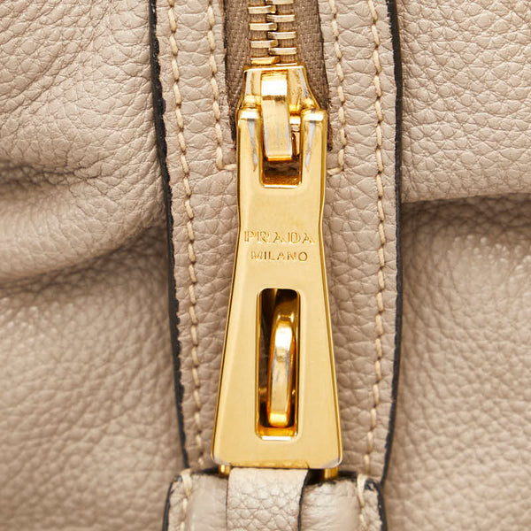 プラダ 三角ロゴプレート ハンドバッグ ショルダーバッグ 2WAY BN2769 グレージュ レザー レディース PRADA 【中古】