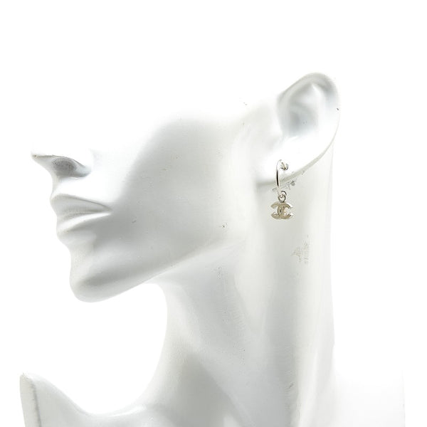 シャネル ココマーク ピアス シルバー ホワイト メタル レディース CHANEL 【中古】