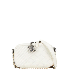 シャネル ボーイシャネル ココマーク チェーン ショルダーバッグ カメラバッグ ホワイト ラムスキン レディース CHANEL 【中古】