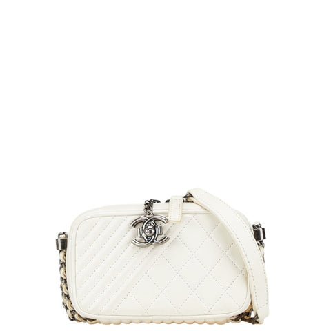 シャネル ボーイシャネル ココマーク チェーン ショルダーバッグ カメラバッグ ホワイト ラムスキン レディース CHANEL 【中古】