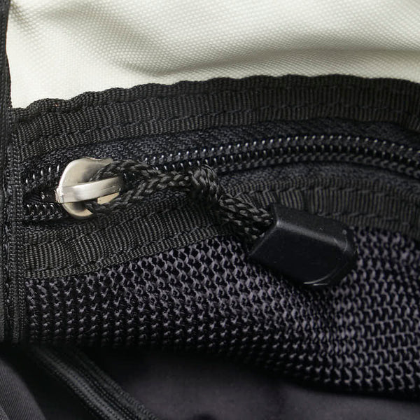 シャネル スポーツライン ココマーク ショルダーバッグ メッセンジャーバッグ オフホワイト ナイロン レザー レディース CHANEL 【中古】