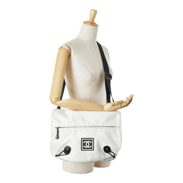 シャネル スポーツライン ココマーク ショルダーバッグ メッセンジャーバッグ オフホワイト ナイロン レザー レディース CHANEL 【中古】