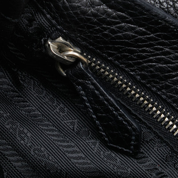 プラダ 三角ロゴプレート ワンショルダーバッグ ブラック レザー レディース PRADA 【中古】