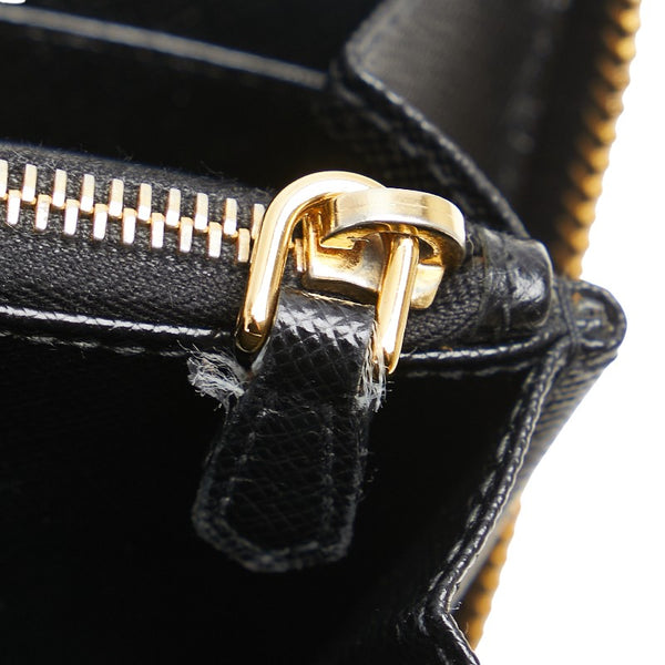 プラダ 三角ロゴプレート ラウンドジップ 長財布 ブラック ゴールド金具 サフィアーノレザー レディース PRADA 【中古】
