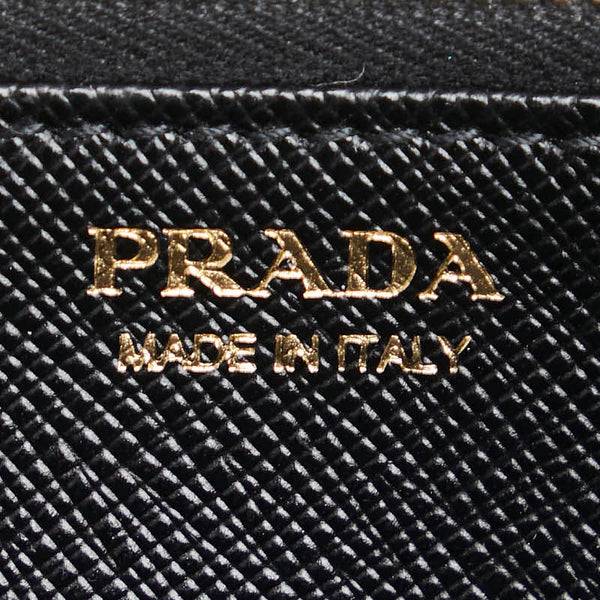 プラダ 三角ロゴプレート ラウンドジップ 長財布 ブラック ゴールド金具 サフィアーノレザー レディース PRADA 【中古】