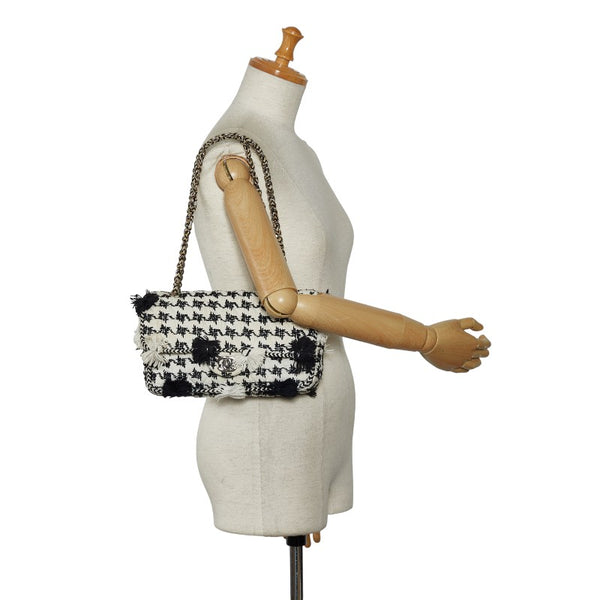 シャネル マトラッセ フリンジ ツイード チェーン ショルダーバッグ ホワイト ブラック キャンバス レディース CHANEL 【中古】