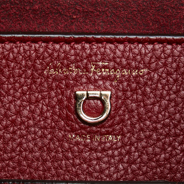 サルヴァトーレフェラガモ ガンチーニ 斜め掛け ショルダーバッグ EZ-21 H904 レッド レザー レディース Salvatore Ferragamo 【中古】