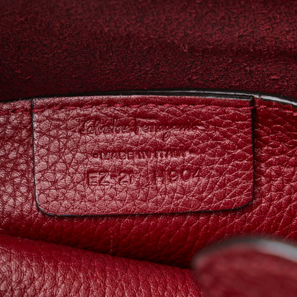 サルヴァトーレフェラガモ ガンチーニ 斜め掛け ショルダーバッグ EZ-21 H904 レッド レザー レディース Salvatore Ferragamo 【中古】