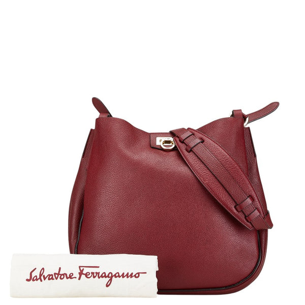 サルヴァトーレフェラガモ ガンチーニ 斜め掛け ショルダーバッグ EZ-21 H904 レッド レザー レディース Salvatore Ferragamo 【中古】