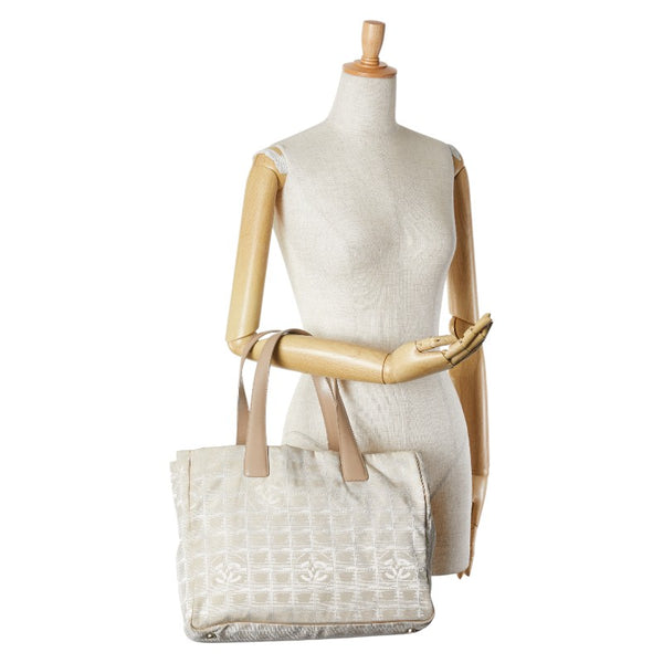 シャネル ニュートラベルライン トートMM トートバッグ ショルダーバッグ ベージュ ナイロン レザー レディース CHANEL 【中古】