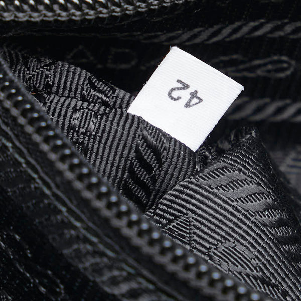 プラダ ヴェラ Re-Nylon トライアングルロゴ ポーチ 小物入れ ブラック ナイロン レディース PRADA 【中古】
