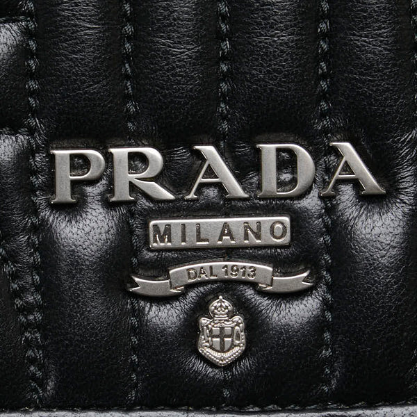 プラダ ダイアグラム ショルダーバッグ チェーンウォレット  ブラック レザー レディース PRADA 【中古】