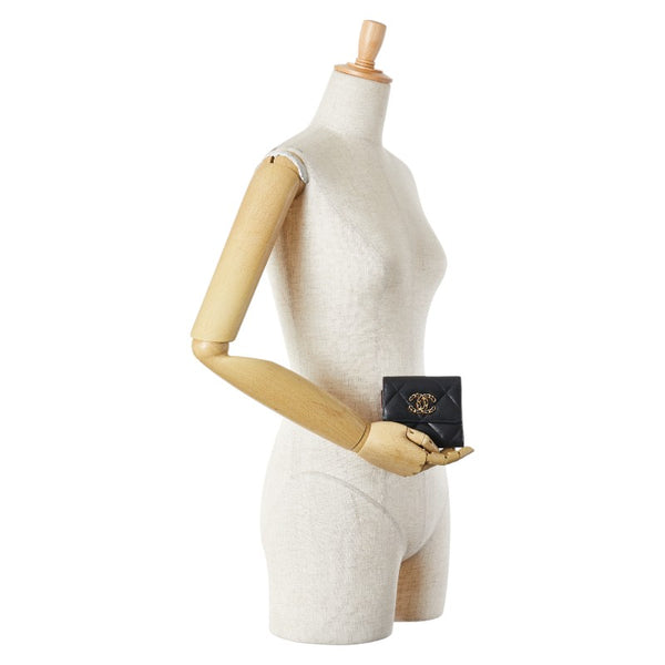 シャネル 19 ココマーク 三つ折り財布 スモールフラップウォレット AP1064 ブラック ピンク ラムスキン レディース CHANEL 【中古】