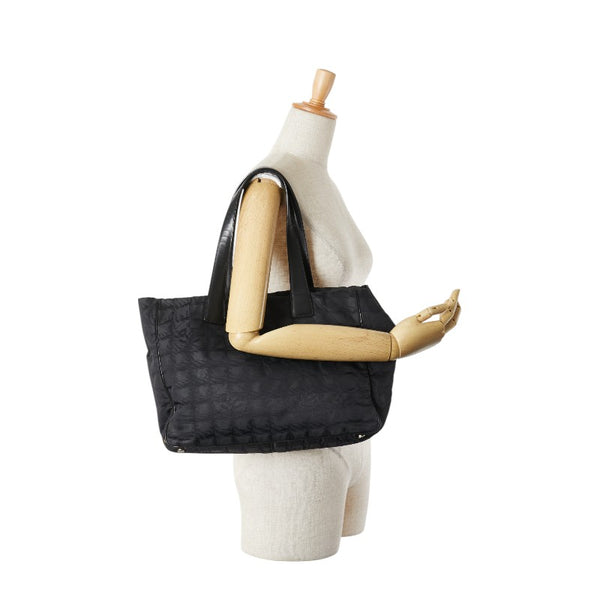 シャネル ニュートラベルライン トートMM トートバッグ ハンドバッグ ブラック ナイロン レザー レディース CHANEL 【中古】