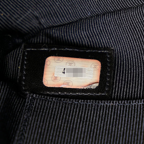 シャネル マトラッセ 斜め掛け ショルダーバッグ ブラック パテントレザー レディース CHANEL 【中古】