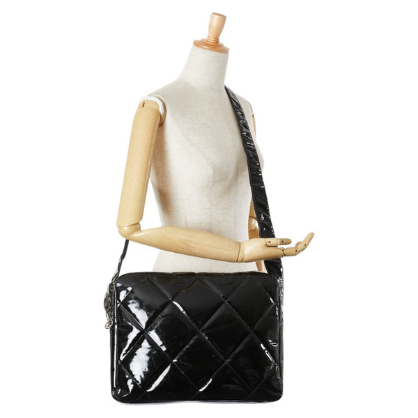 シャネル マトラッセ 斜め掛け ショルダーバッグ ブラック パテントレザー レディース CHANEL 【中古】
