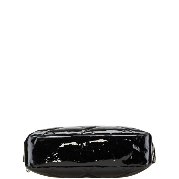 シャネル マトラッセ 斜め掛け ショルダーバッグ ブラック パテントレザー レディース CHANEL 【中古】