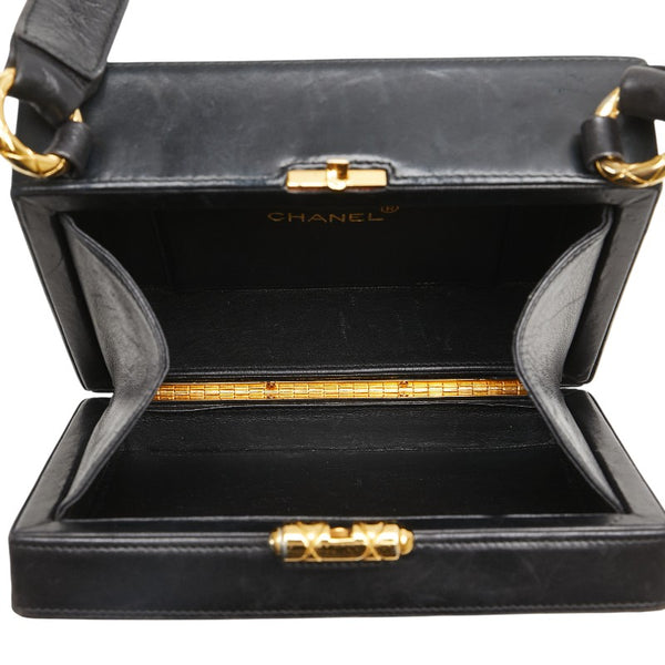 シャネル シェブロン Vステッチ ショルダーバッグ ブラック ラムスキン レディース CHANEL 【中古】