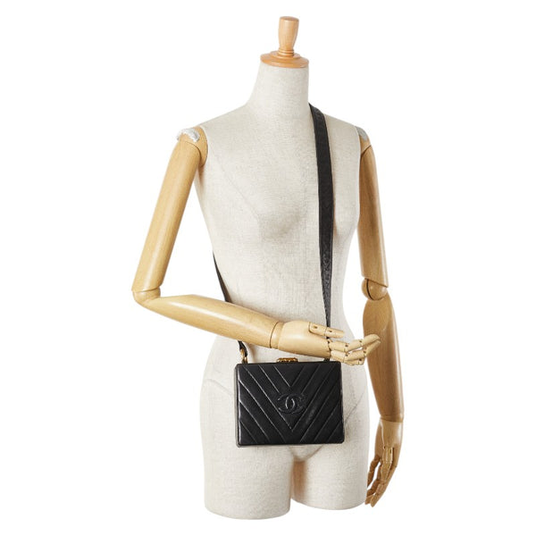 シャネル シェブロン Vステッチ ショルダーバッグ ブラック ラムスキン レディース CHANEL 【中古】