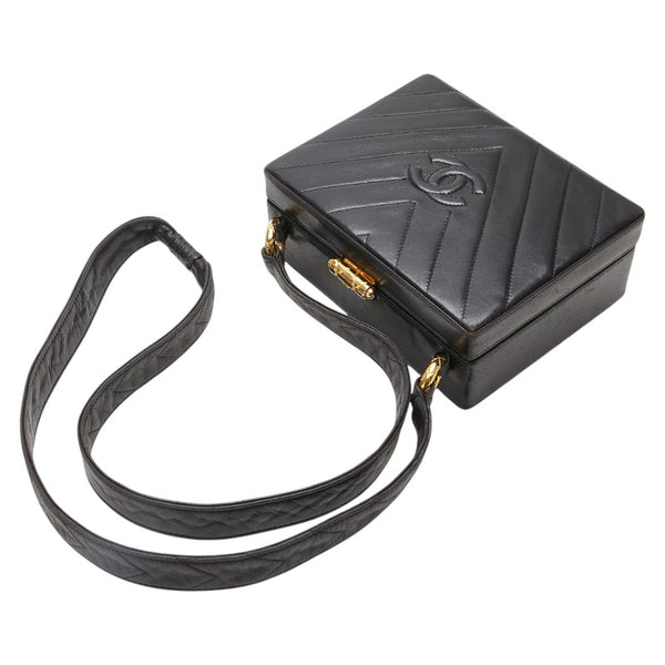 シャネル シェブロン Vステッチ ショルダーバッグ ブラック ラムスキン レディース CHANEL 【中古】