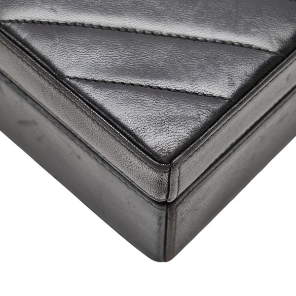 シャネル シェブロン Vステッチ ショルダーバッグ ブラック ラムスキン レディース CHANEL 【中古】